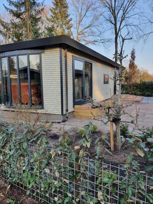 Cozy Chalet For 4 Veluwe Putten Exterior foto