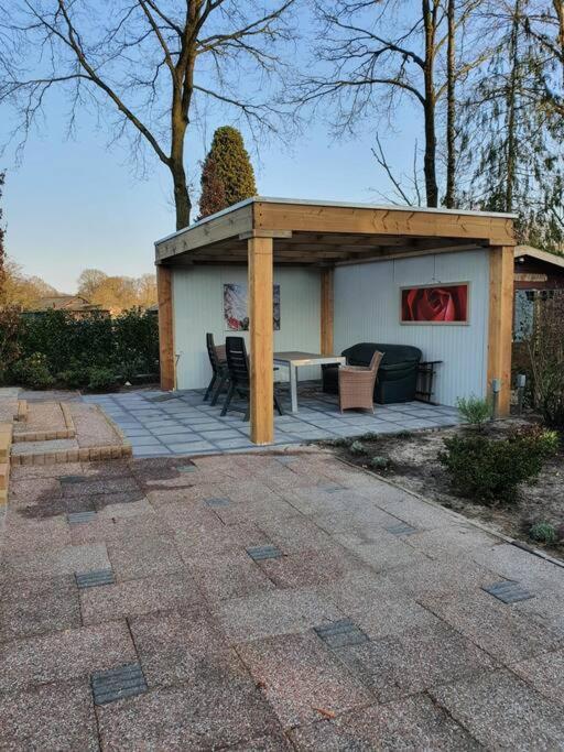 Cozy Chalet For 4 Veluwe Putten Exterior foto